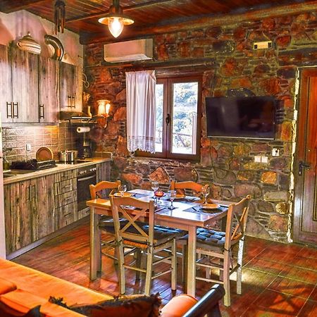 "Pefkopetro" Traditional House Keramotí Екстериор снимка