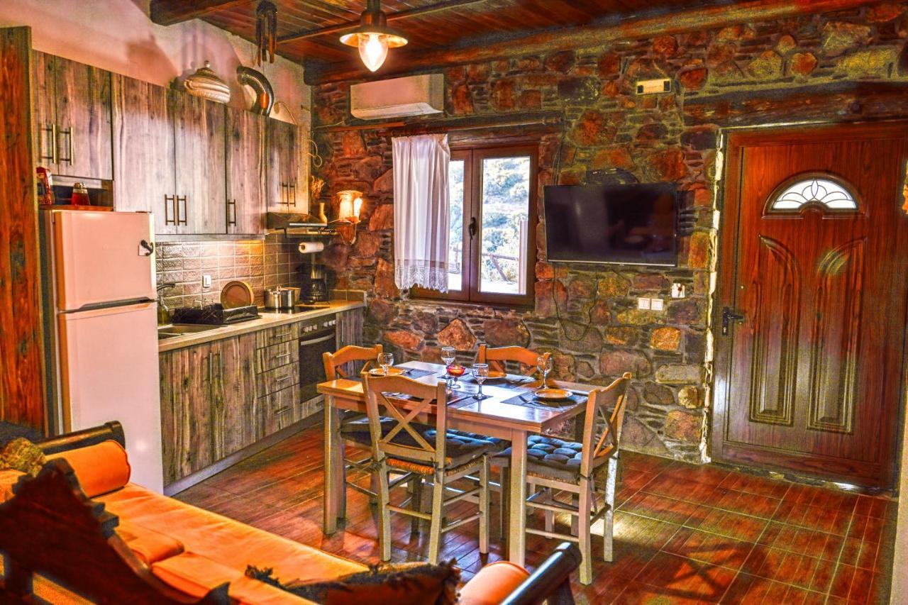 "Pefkopetro" Traditional House Keramotí Екстериор снимка