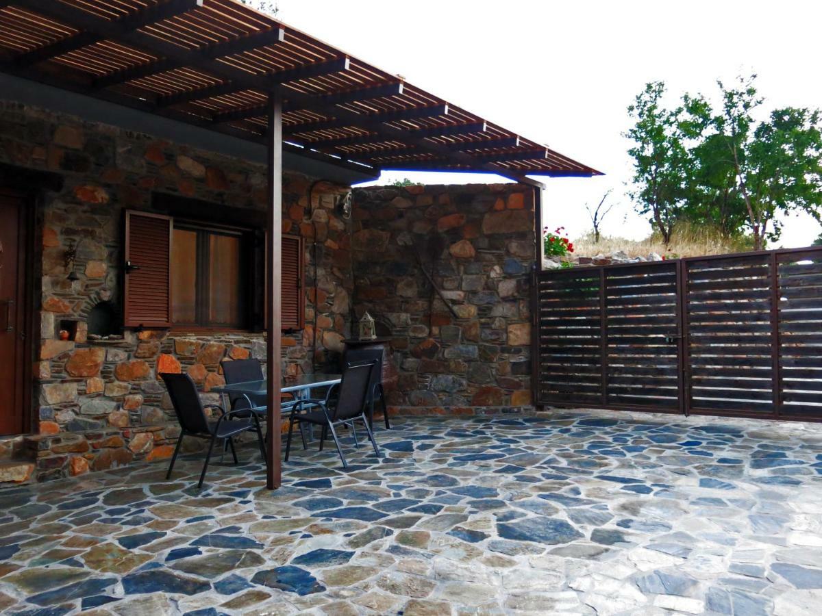 "Pefkopetro" Traditional House Keramotí Екстериор снимка
