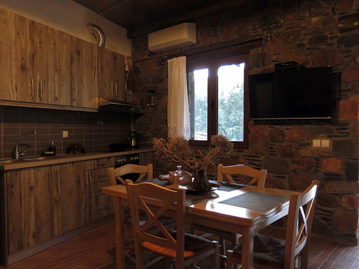 "Pefkopetro" Traditional House Keramotí Екстериор снимка