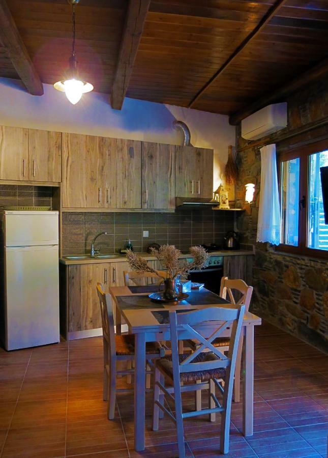 "Pefkopetro" Traditional House Keramotí Екстериор снимка